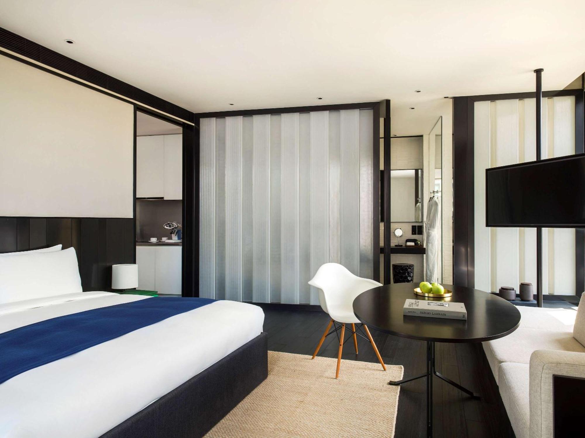 The Middle House Hotel Shanghai Bagian luar foto